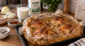 Курица в духовке больше не пересыхает: беру стакан кефира, и мясо выходит идеальным и сочным — тает во рту