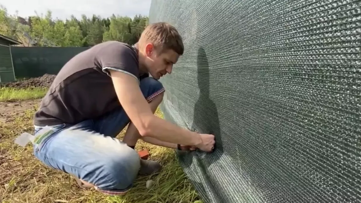 Не только красивое, но и практичное ограждение на даче: устанавливается за день, а стоит копейки - соседи обзавидовались