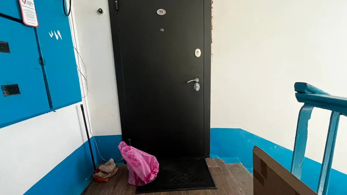 Россиян предупредили о штрафах за мусор, оставленный в подъезде