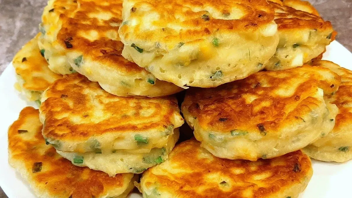 Сырные оладьи на кефире, которые не оседают даже на следующий день