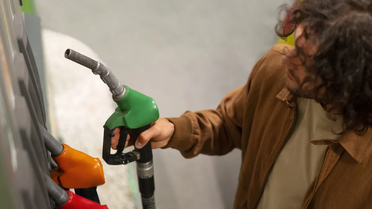 Топливо резко подешевело в начале марта на воронежских АЗС