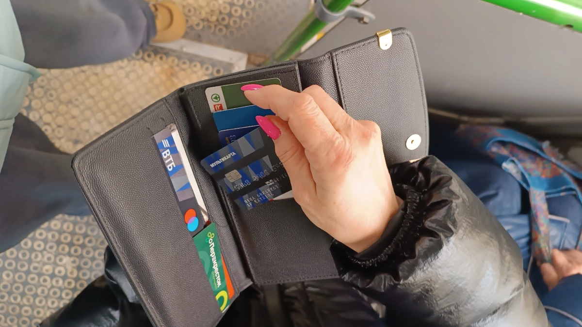 Внимание владельцам карт: с апреля вводится новое правило списания денег с банковских карт — как не потерять деньги