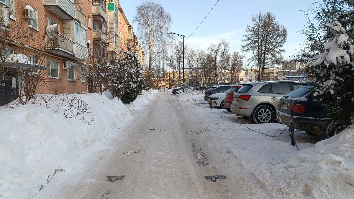 Сосед перекрыл машину, решив, что это его место: кто прав, кто виноват и как наказать соседа-хулигана