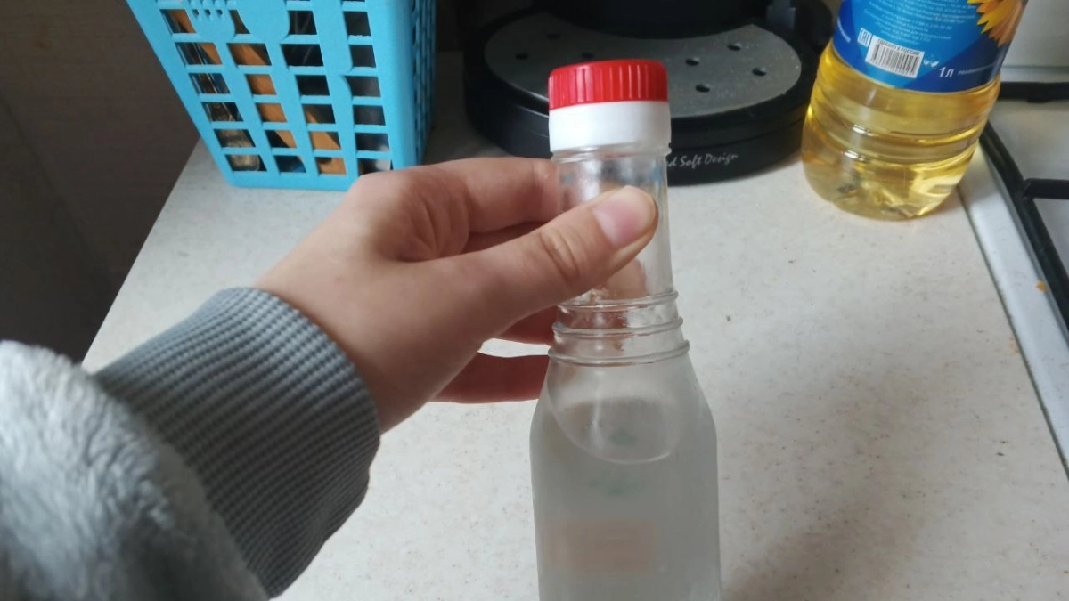 Со сходом снега покупаю 10 бутылок уксуса — и не мучаюсь, как соседи: мое секретное оружие — от вредителей до сорняков