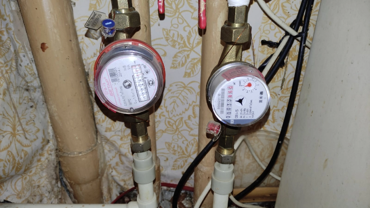 Счетчик воды не перестает крутиться даже при закрытых кранах: разбираемся с проблемой. Перестаньте платить за воду, которую не используете