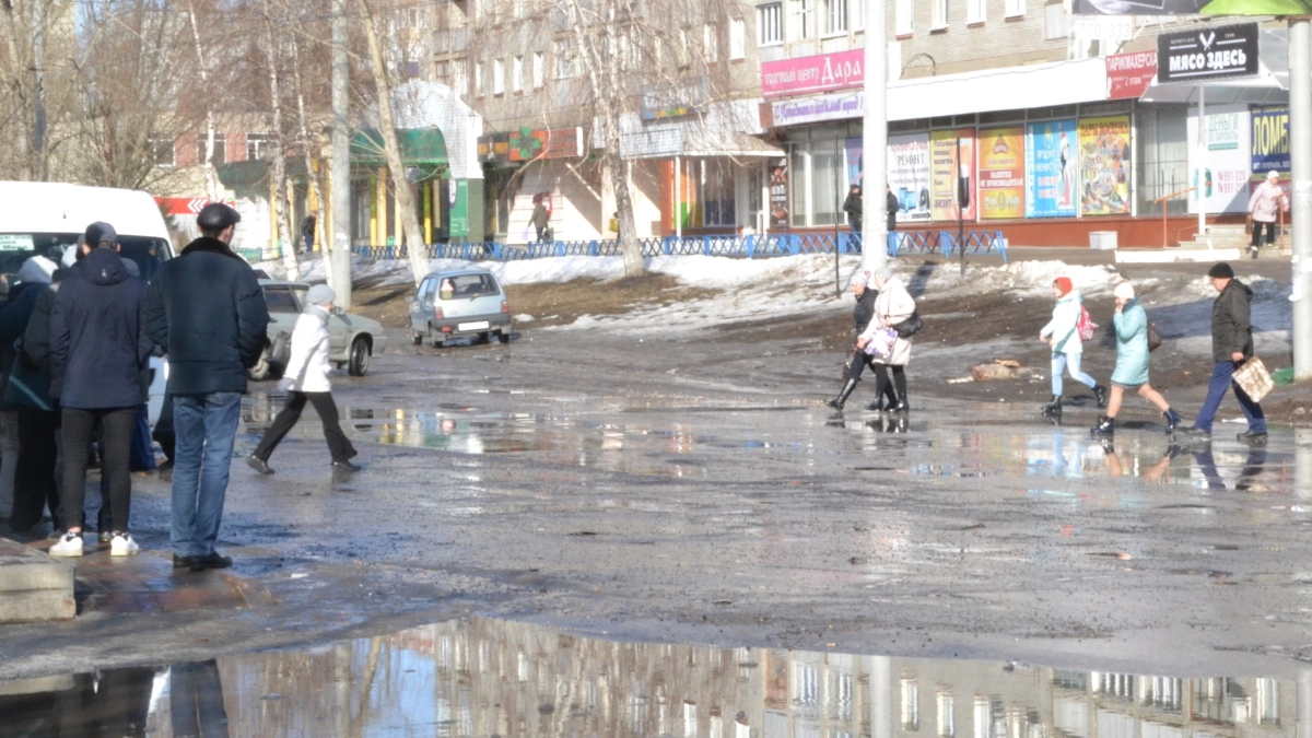 На улицах Воронежа дороги растаяли вместе со снегом