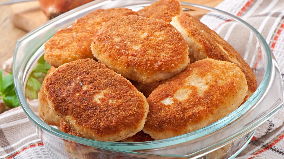 Котлеты без масла и брызг: способ, который избавит от мытья плиты после ужина