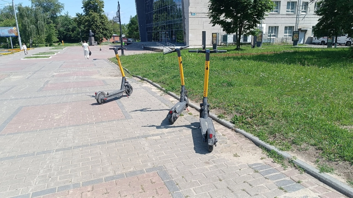 На улицы Воронежа вновь массово возвращаются электросамокаты