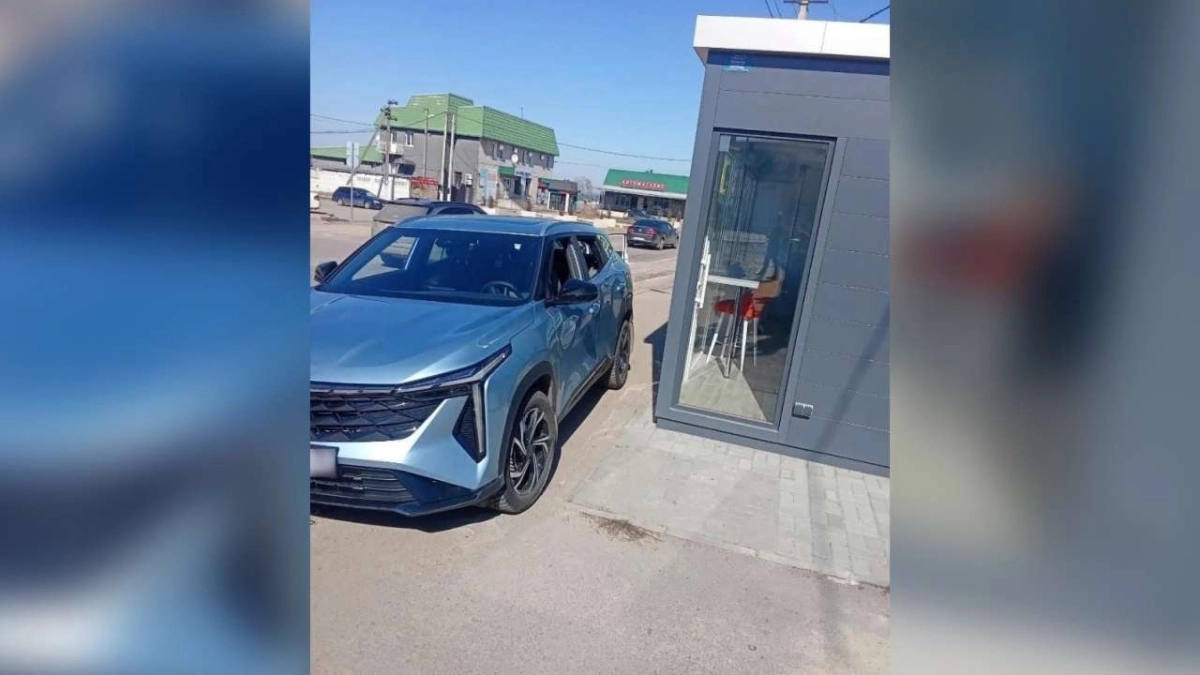 В Рамонском районе под Воронежем авто сбило двух пешеходов на тротуаре