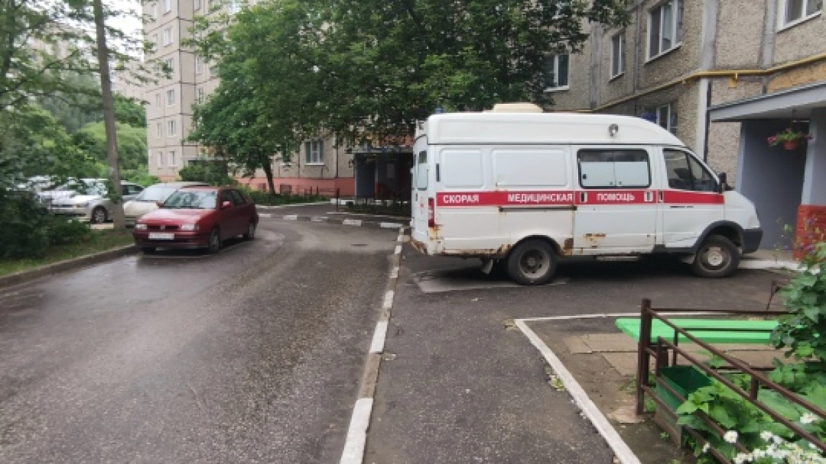 Пожилой мужчина сорвался с крыши 9-этажки в Воронеже