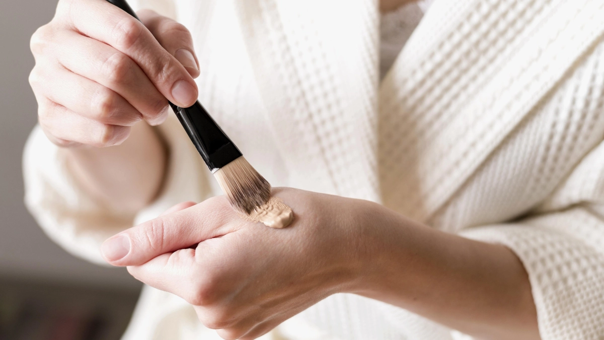 4 приёма, чтобы тональный крем лежал как вторая кожа — без маски и эффекта слоёного пирога