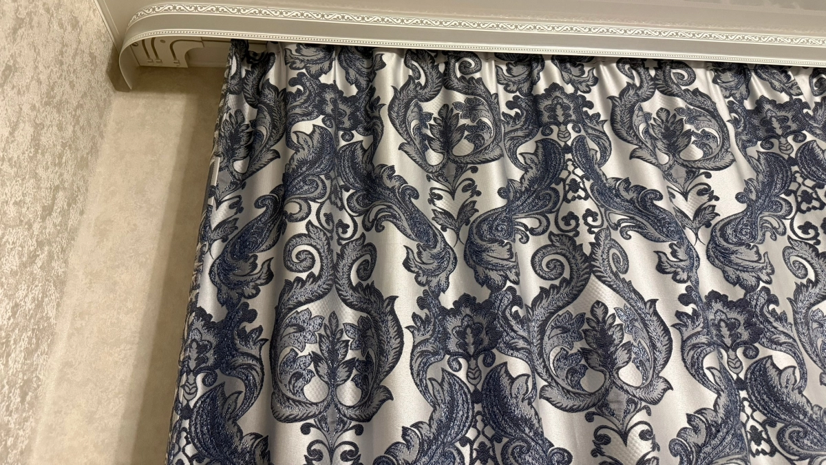 Шторы гладятся сами: 0,5 колпачка этого средства — и не нужен утюг