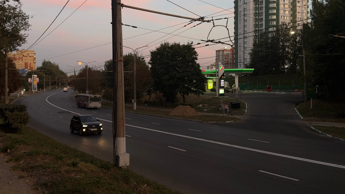 Какой поворотник включать при въезде на кольцо: простыми словами — наконец-то понятное объяснение