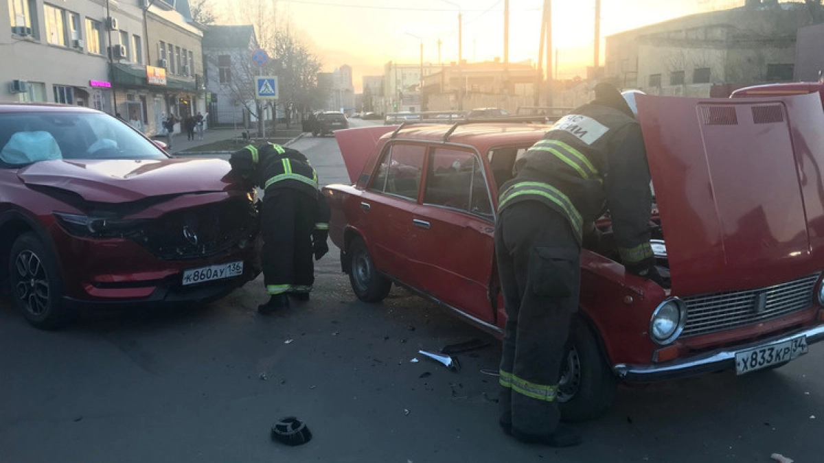 В Нововоронеже при столкновении двух иномарок пострадал человек