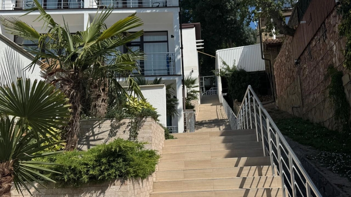 Минусы жизни в Сочи: толпы туристов, плесень и проблемы с медициной — 7 вещей, к которым сложно привыкнуть