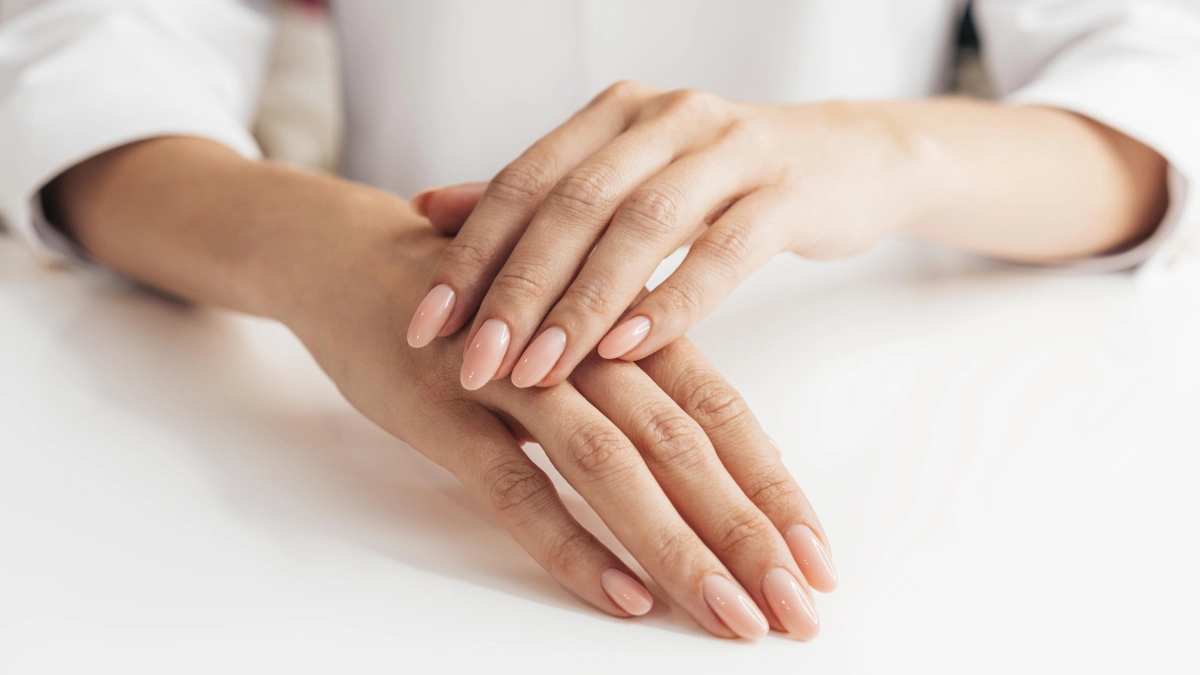 Не тратьте деньги на салон: бюджетный способ возвращает ногтям глянец в домашних условиях