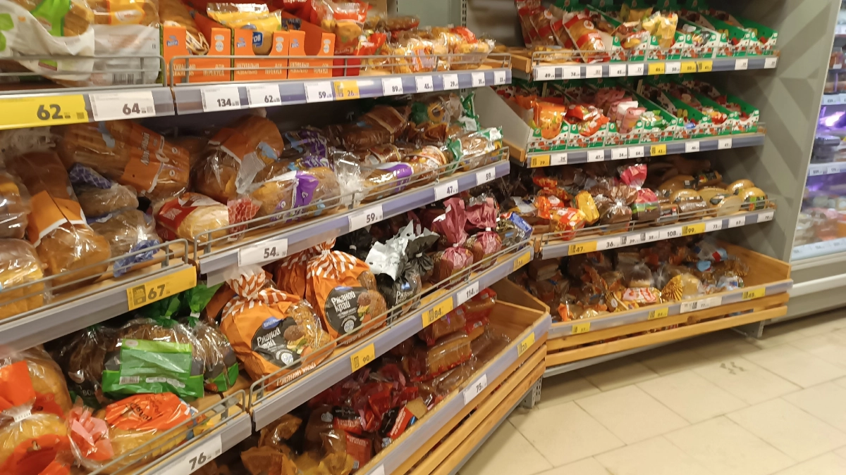 С апреля все супермаркеты работают по новым правилам: цена за килограмм, автоматические скидки на просрочку и многоразовые сумки