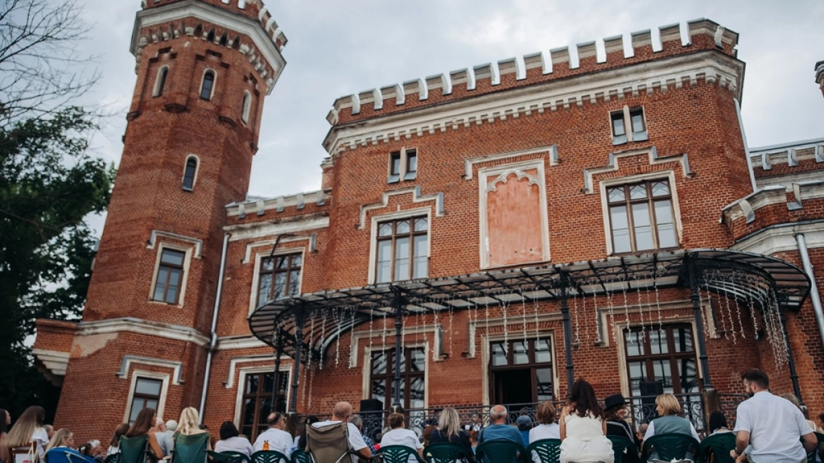 На обновление дворца Ольденбургских под Воронежем добавили 309 млн рублей