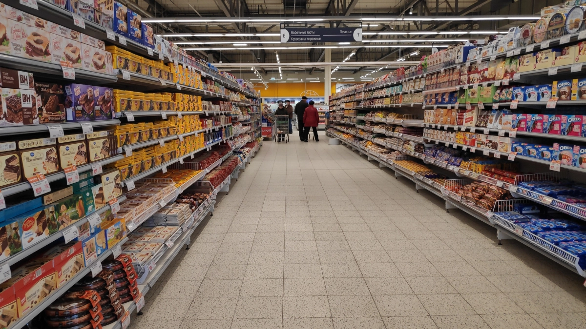 БАДы, химия и одежда без маркировки: что уберут из магазинов с 1 мая