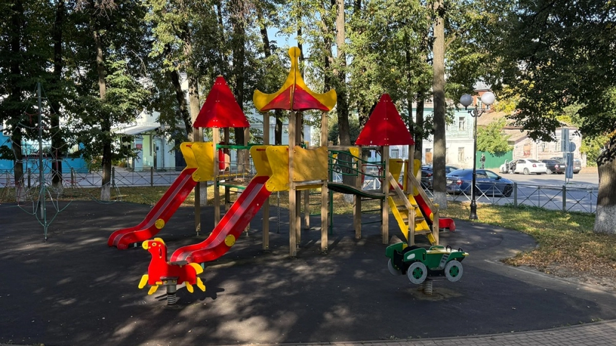 Детские площадки по новому ГОСТу появятся в воронежском сквере