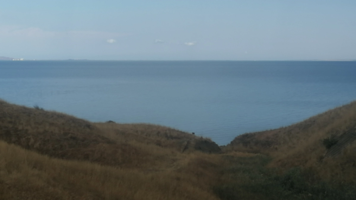 Деревня на Белом море с 5 жителями зимой: отличия в быту, которые удивляют горожан — без заборов, без адресов, с продуктами на всех