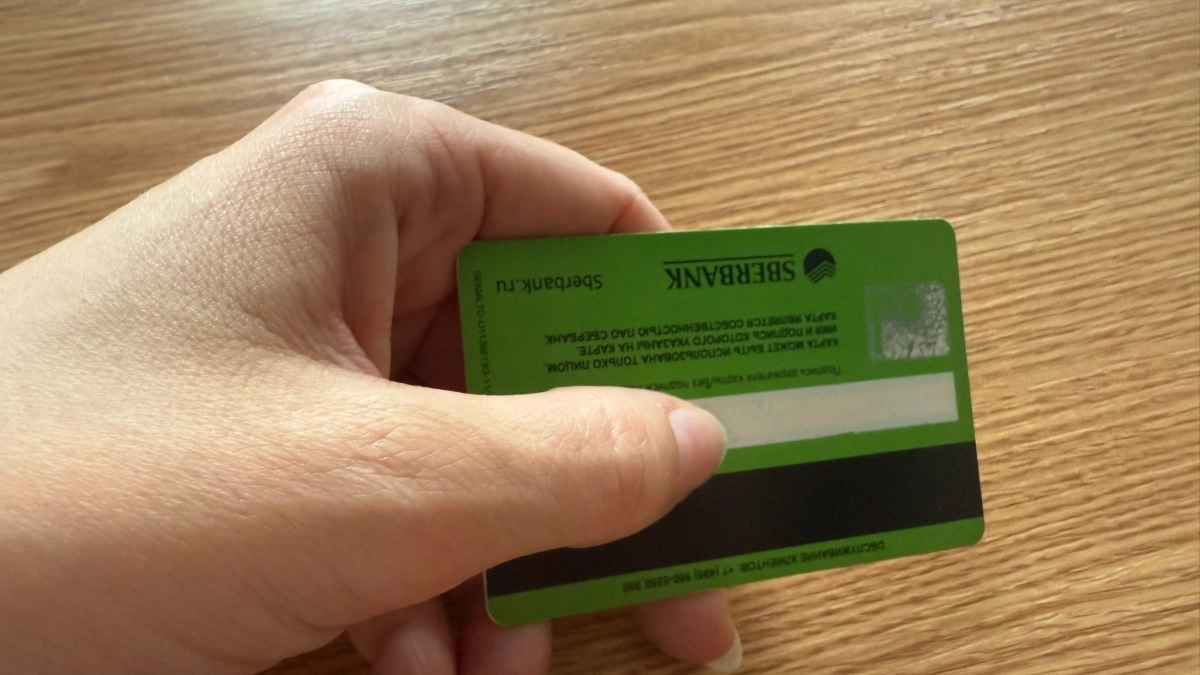 Какие операции проверяют банки и ФНС: когда стоит готовить документы — могут потребовать объяснить большие расходы по карте