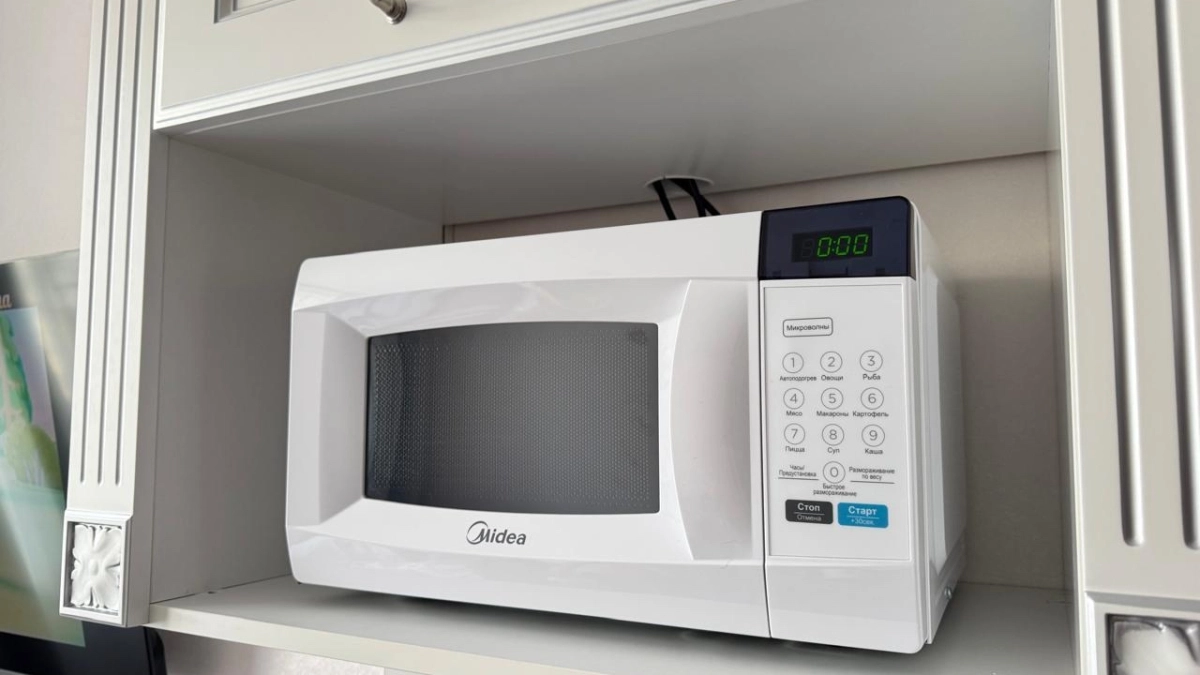 Что делает микроволновка с едой на самом деле: перестал греть еду в пластике после того, как узнал, что происходит с контейнерами внутри