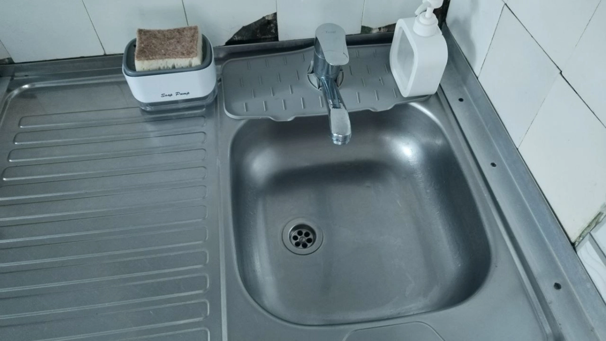 Одна капля в слив — и утром вас ждет чудо: рецепт «живой очистки» для канализации от профессионального сантехника