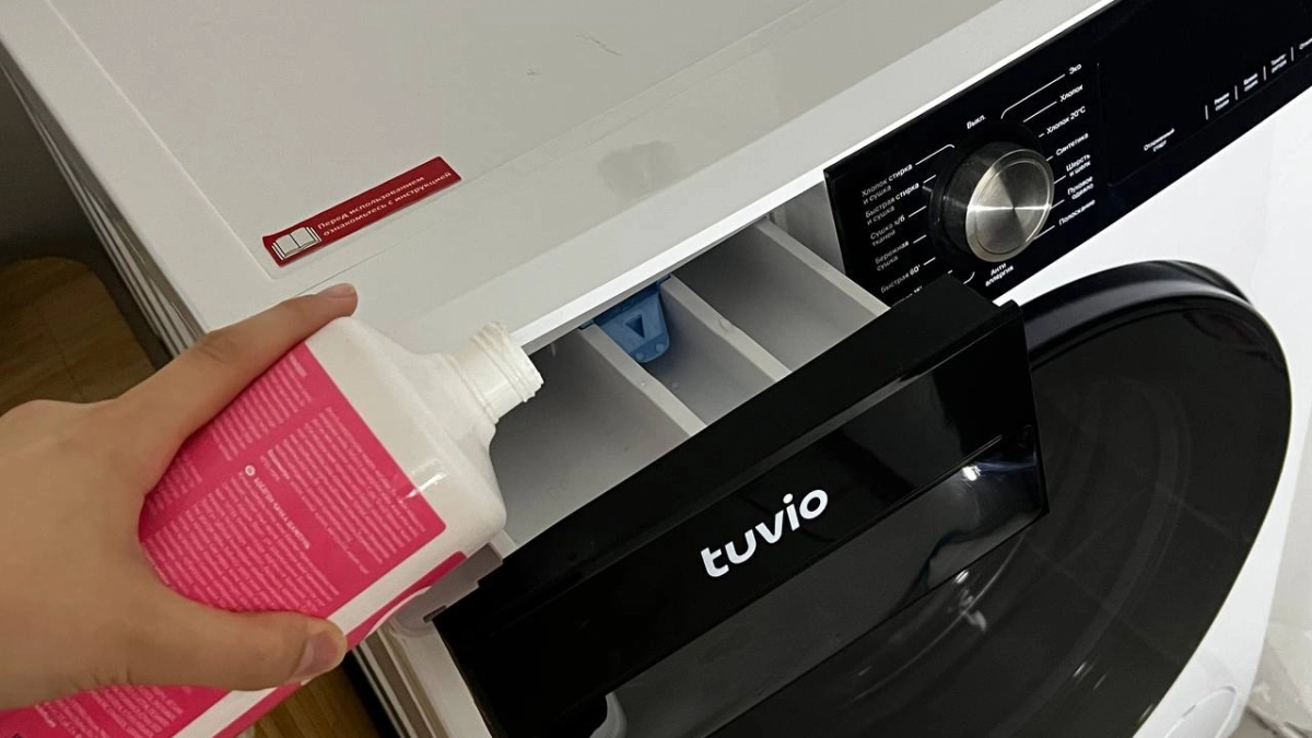 Стираю с этим средством вместо дорогого пятновыводителя: эксперимент на свежих и застарелых загрязнениях — забыла про жир и пятна на вещах