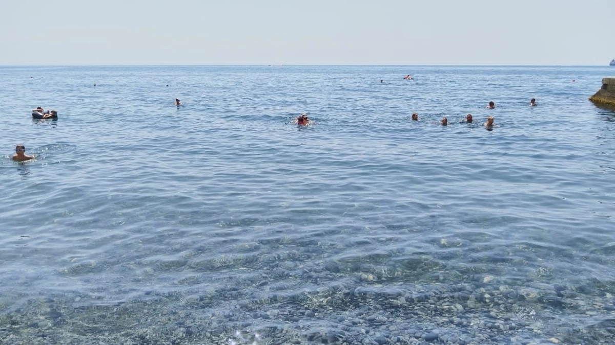 Мальдивы за копейки: дикие бухты Крыма, куда не ездят туристические автобусы — правда и мифы о нашумевшем месте на Азовском море