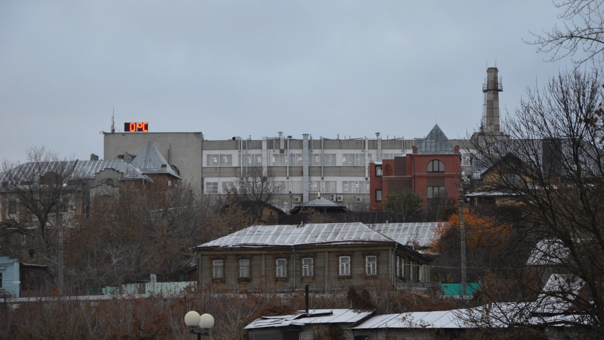 Курорт-обман: вместо лазурного моря — мутное болото, туристы советуют держаться подальше