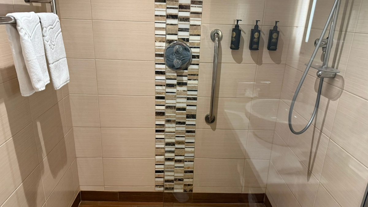 Плитка в ванной — прошлый век: делюсь эконом-вариантом за 15 тысяч рублей