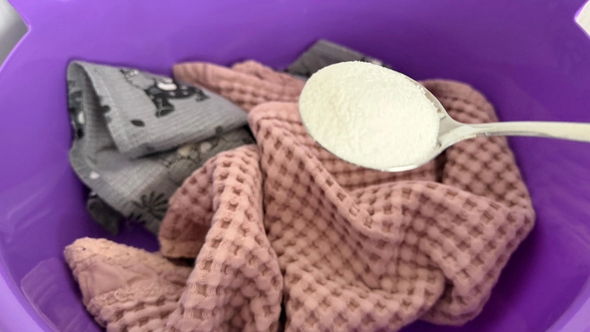 Как отстирать кухонные полотенца за 5 минут: 7 способов для любых пятен