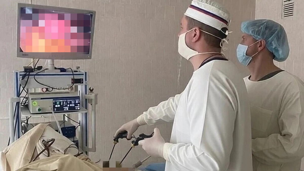 Воронежские врачи удалили у 15-летней пациентки огромную опухоль