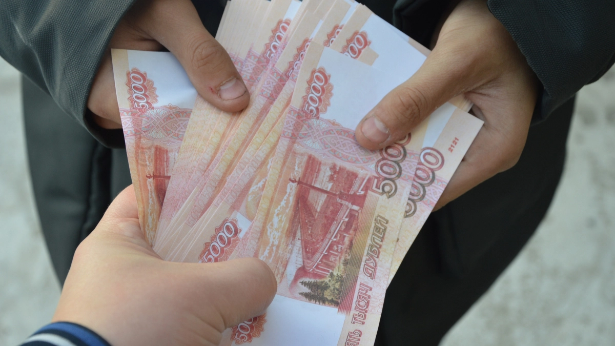 Экономист — о доплатах для неработающих пенсионеров: кому, сколько и как получить