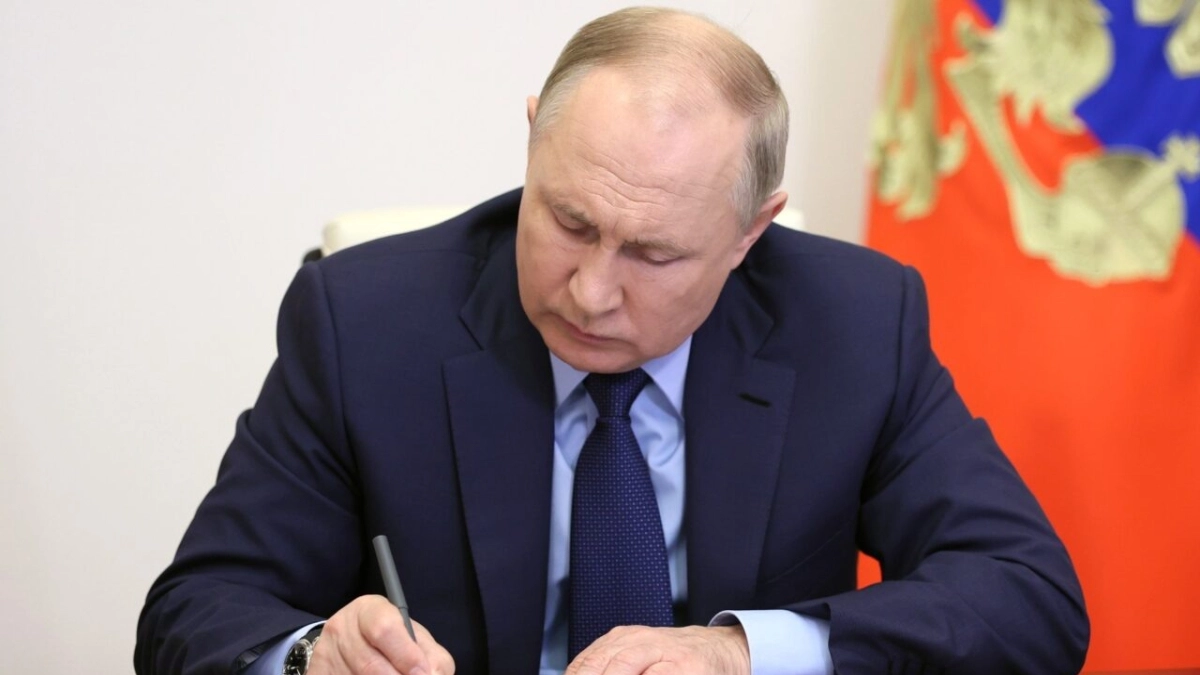 Путин присвоил воронежскому токарю звание Героя Труда