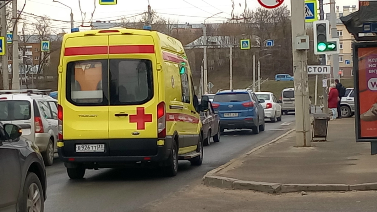 Складского рабочего в Воронежской области переехало тележкой с грузом