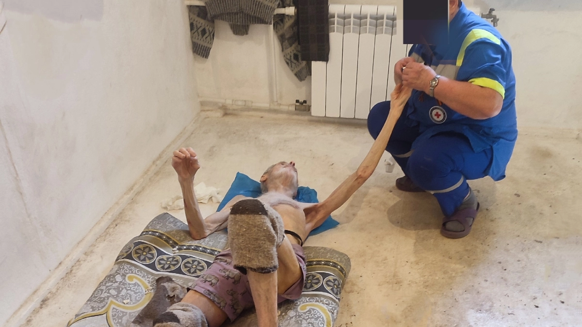 Воронежские активисты случайно спасли пожилого мужчину от голодной смерти