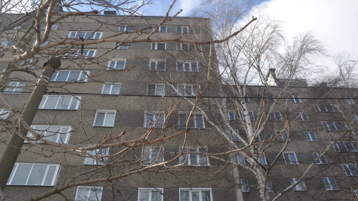 Воронежский СК начал проверку после гибели пенсионера при падении с 8 этажа