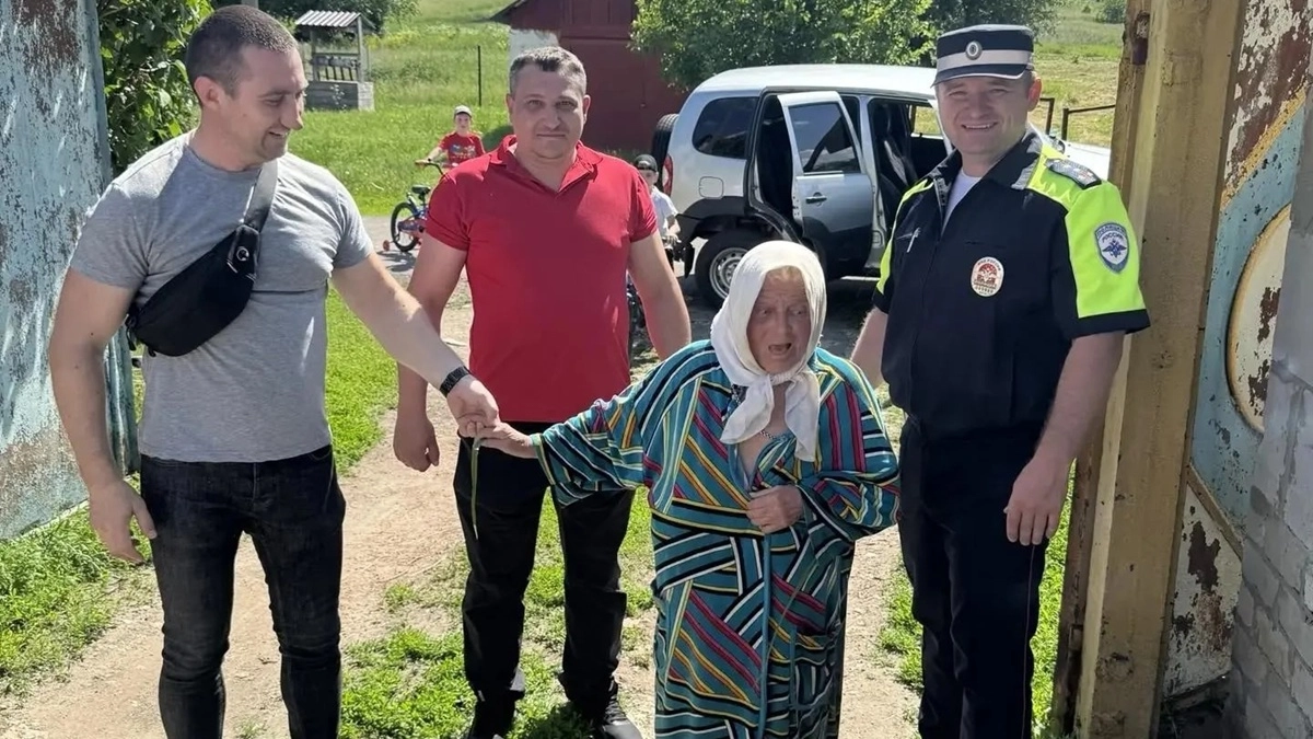 Под Воронежем полицейские нашли в поле без сознания пропавшую пенсионерку