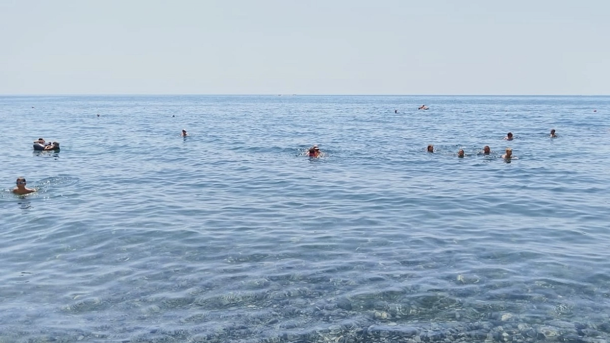 Мальдивы в пролёте: 6 лучших пляжей Абхазии с лазурной водой и белым песком — отдых по-царски, но ближе и дешевле