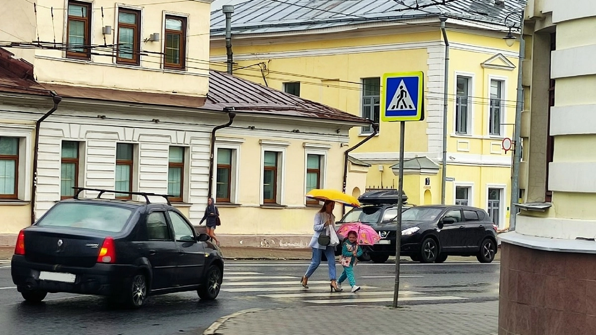 Центральную Россию накроют резкое похолодание и тропические ливни — кого затопит? Синоптики обновили прогноз на выходные