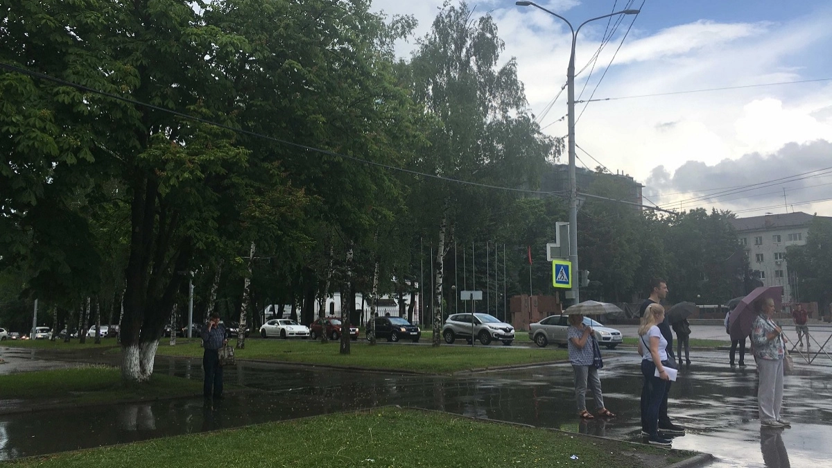 Погода подложит россиянам жирную свинью в середине недели: обрушатся мощные ливни, град и не только — новый прогноз