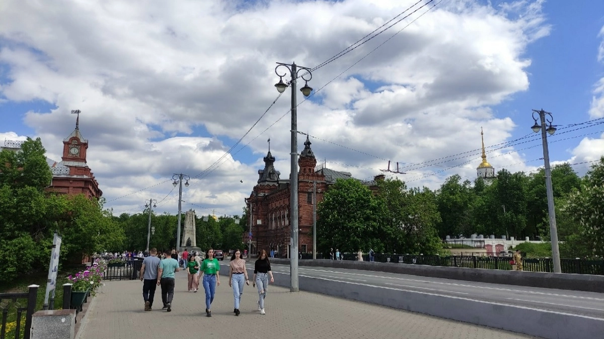 Россиян ждёт мощная встряска — грядут экстремальные ливни, снег и жара: Гидрометцентр обновил прогноз на ближайшие дни