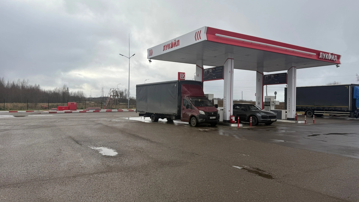 Меня развернули с канистрой на заправке: 4 правила, чтобы бензин налили без проблем