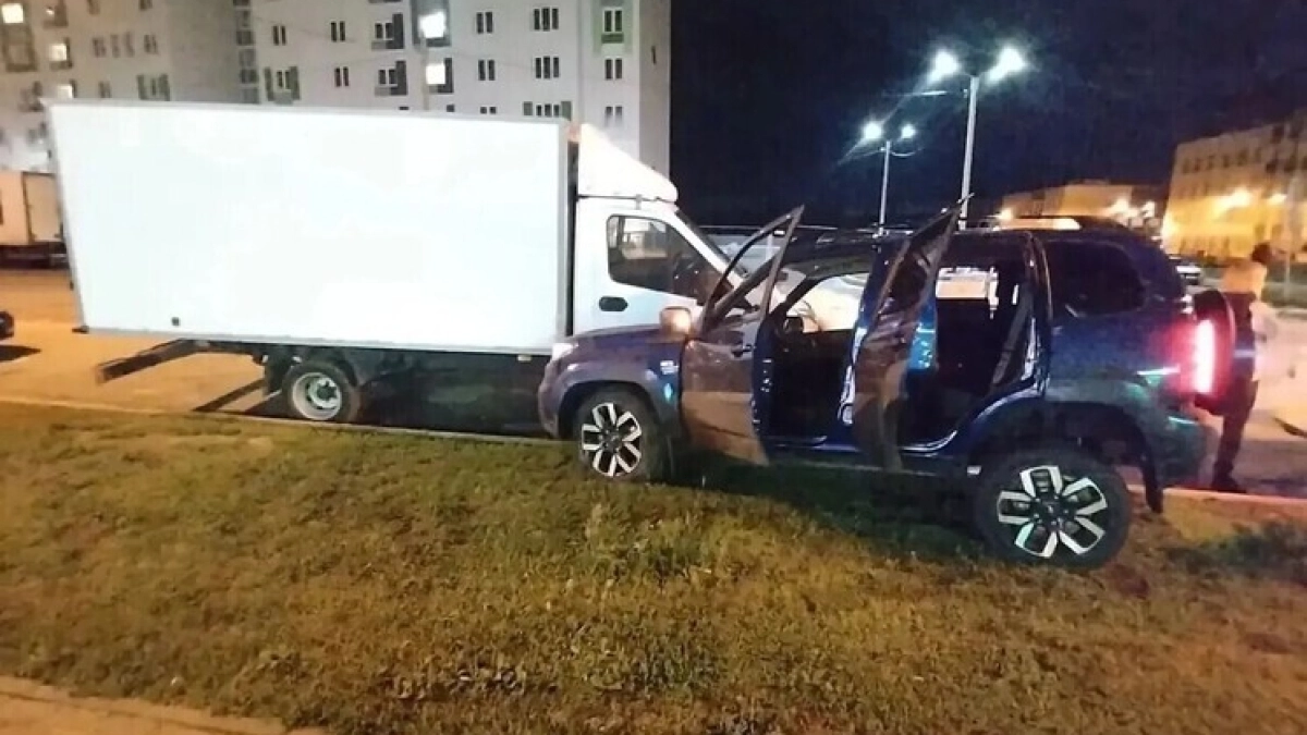 Пьяный водитель на «Ниве» сбил двух пешеходов на тротуаре в Воронеже