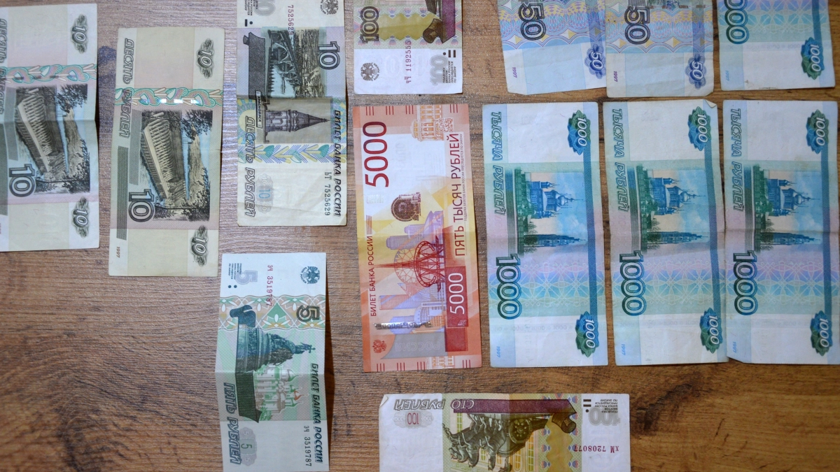 Онлайн-роман стоил жительнице Семилук почти миллиона рублей