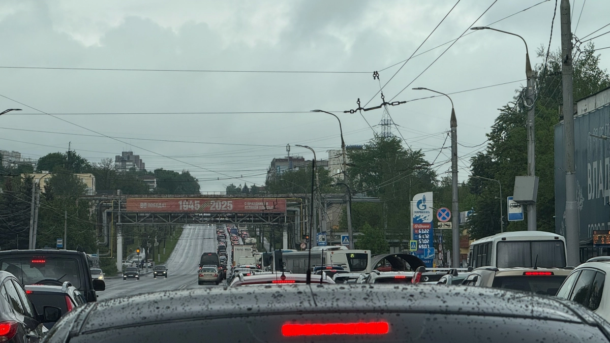 Стёкла запотели прямо в ливень: тряпкой больше не тру — включаю 3 вещи в правильном порядке