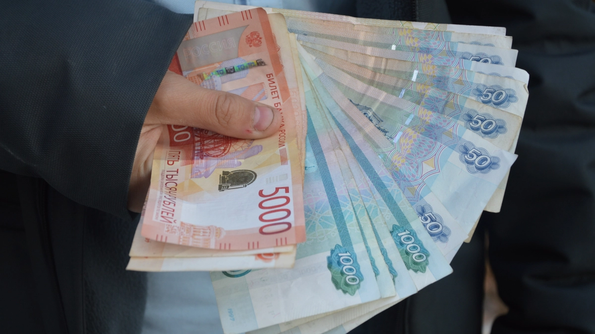 Зарплата вырастет на 5 тысяч — но не у всех: кому точно повысят оклад с 1 января