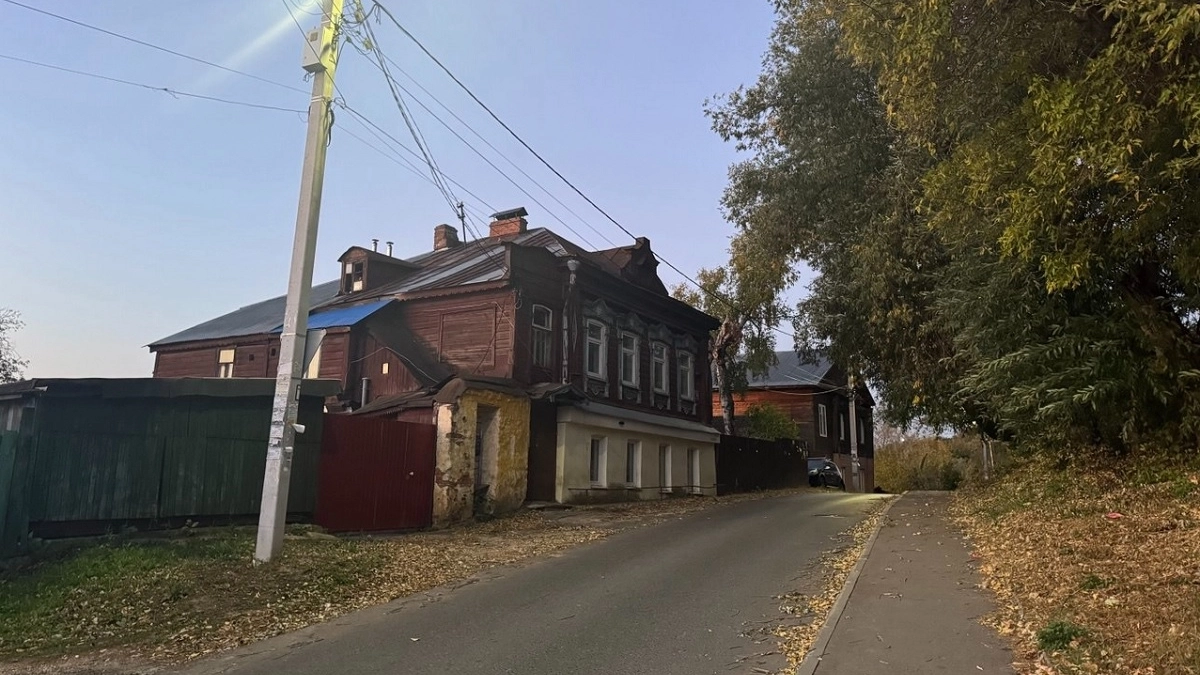 Стекло и поликарбонат уходят в прошлое: умные дачники переходят на этот материал для навеса — служит годами